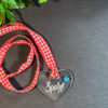 Spatzl Herz aus Acrylglas mit Gravur und kariertem Band
