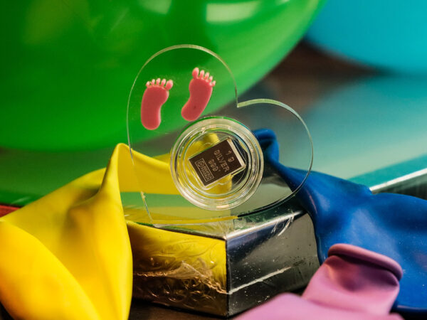 Herz aus Acrylglas zur Geburt mit 1g Feinsilber