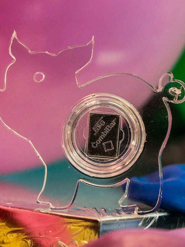 Glücks-Schweinderl aus Acrylglas mit Kapsel und 1 g Feinsilberbarren