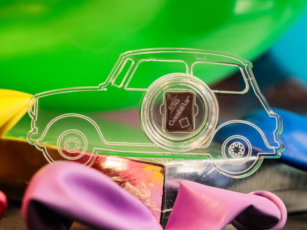 Automobil aus Acryglas mit 1g Feinsilber
