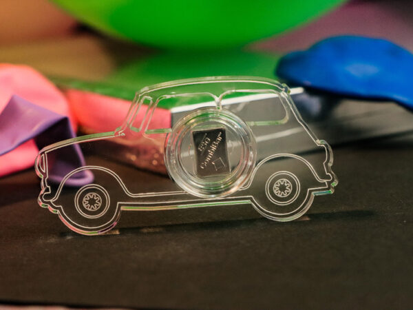 Automobil aus Acryglas mit 1g Feinsilber
