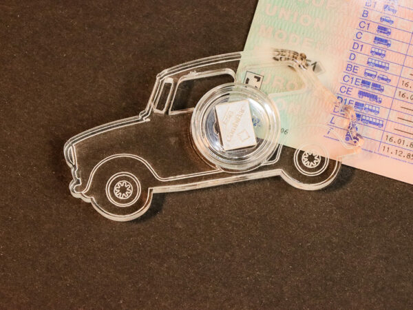 Automobil aus Acryglas mit 1g Feinsilber