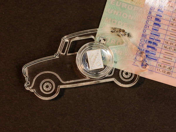 Automobil aus Acryglas mit 1g Feinsilber