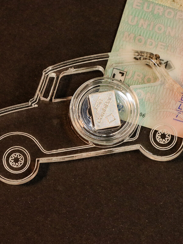 Automobil aus Acryglas mit 1g Feinsilber