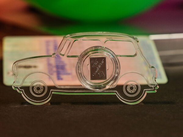 Automobil aus Acryglas mit 1g Feinsilber